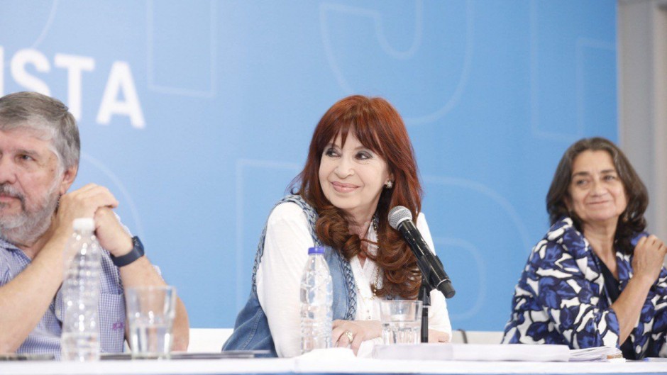 En la cumbre del PJ cuestionaron el desdoblamiento en la provincia: “La oposición se va a unir contra Axel”