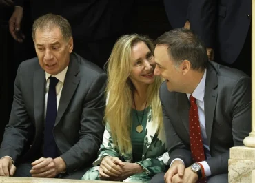 En el gobierno cuestionan a Adorni porque usa a Karina como escudo