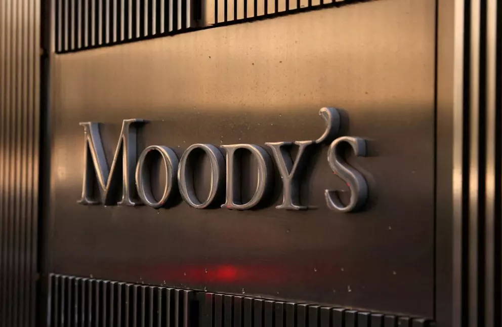Moody’s subiría la nota de Argentina y el mercado prevé salto de bonos en dólares de hasta 7%