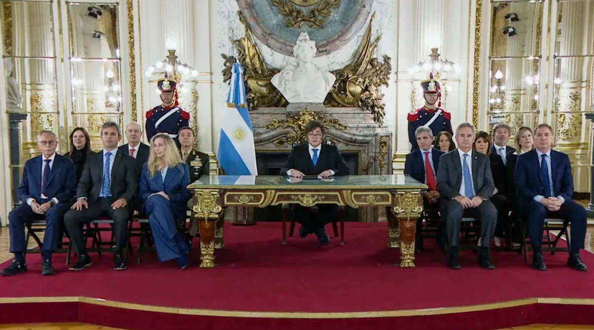 Milei anunció construcción de una base naval en Tierra del Fuego y sanciones a petroleras que operen en Malvinas